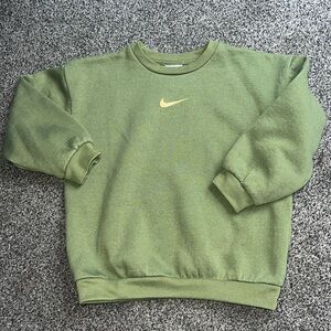 Girls Nike crew neck sweatshirt